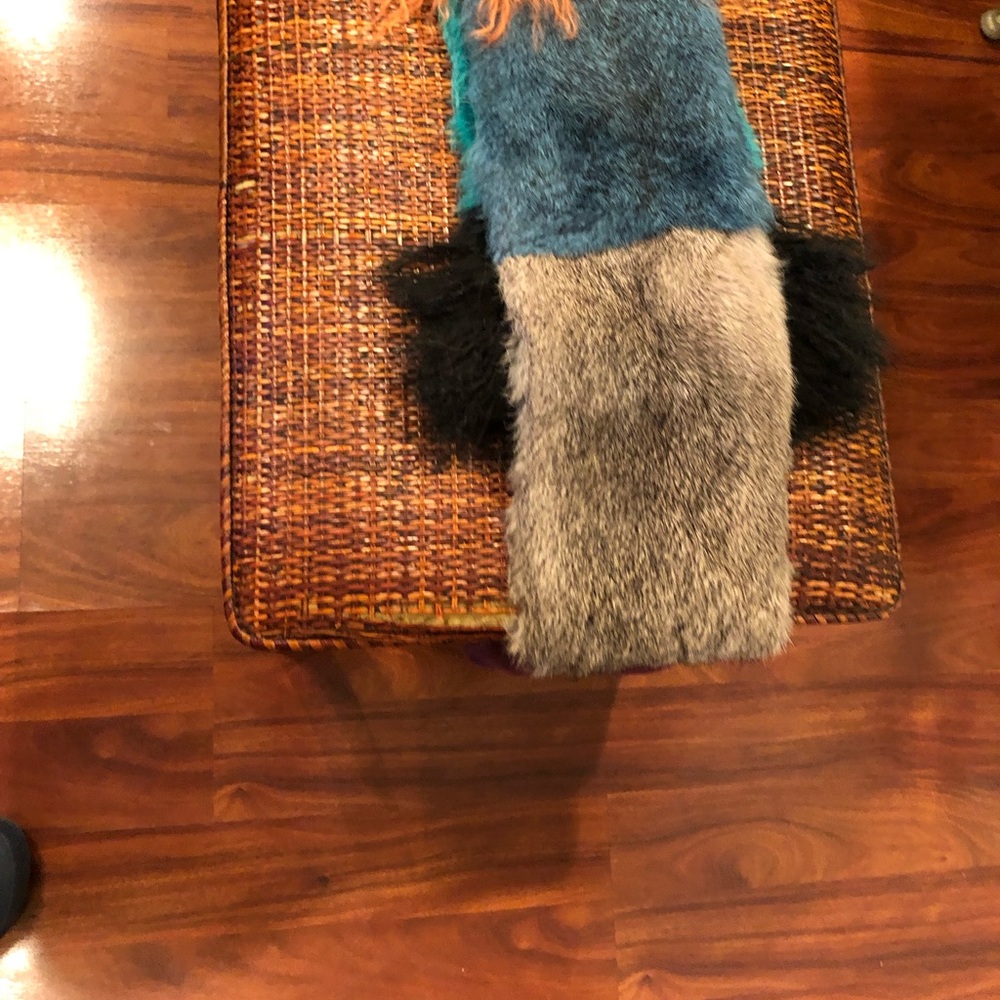 ETRO shearling scarf - Picture 5 of 8